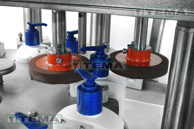 Tapadora,TA-50,alimentador de tapas,ordenador de tapas,cargador de tapas,elevador de tapas,Tema SRL,Industria del Packaging